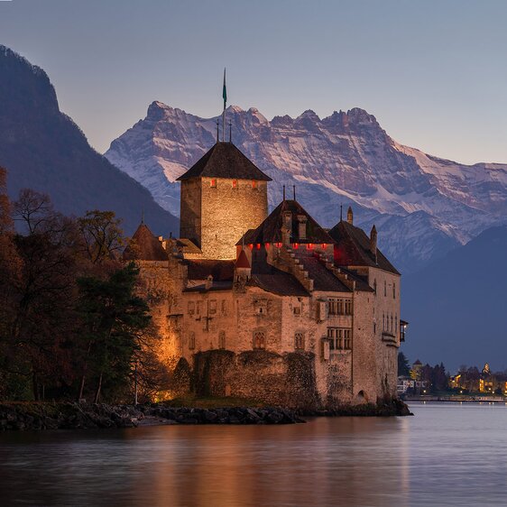 Schloss Chillon ist nur eine der prächtigen Bauten, die der visionäre Architekt James of St. George im Mittelalter errichtete.