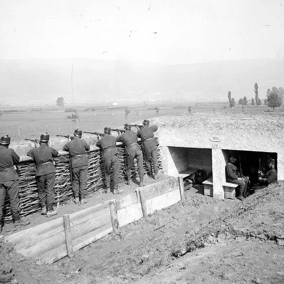 Soldaten der Fortifikation Murten üben auf der Schanze Unterfeld den Ernstfall.