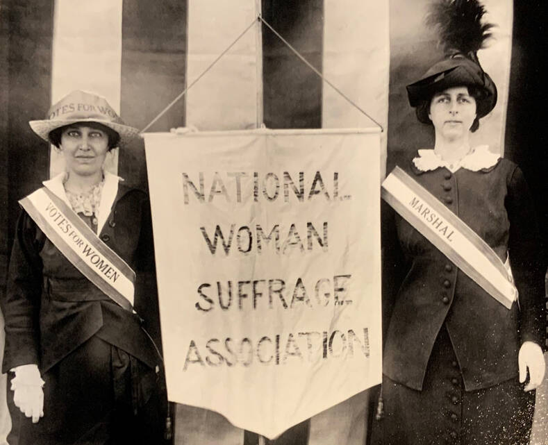 Katherine Dexter McCormick à gauche la Convention de la National American Woman Suffrage Association, 1913 | © © Musée national suisse